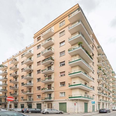 Nuovo Appartamento Beige Bari Exterior foto