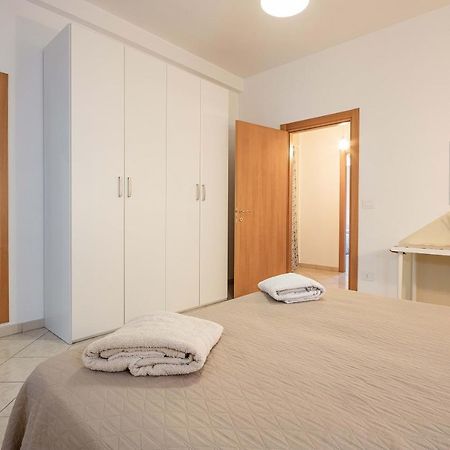 Nuovo Appartamento Beige Bari Exterior foto