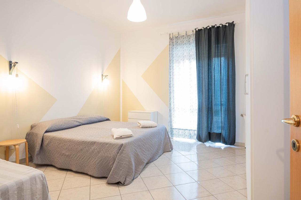 Nuovo Appartamento Beige Bari Exterior foto