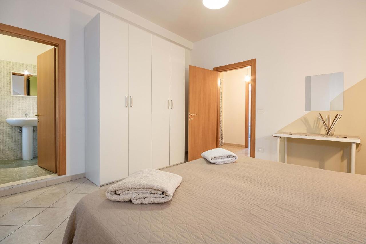 Nuovo Appartamento Beige Bari Exterior foto